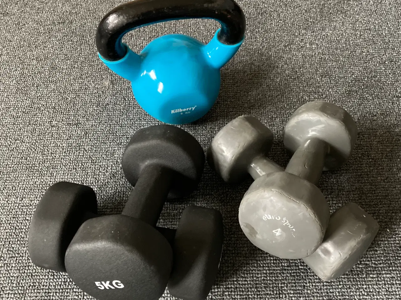 Billede 1 - Kettlebell 8 kg og to sæt håndvægte