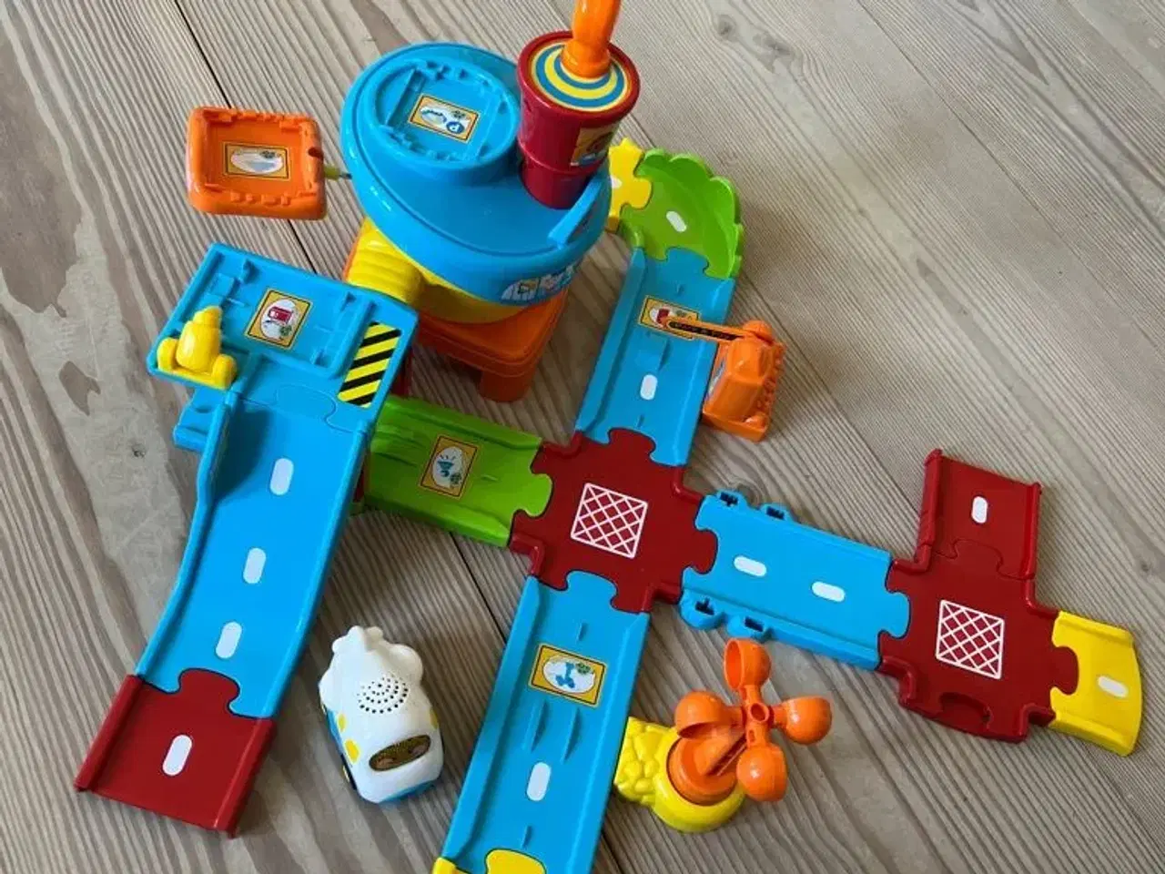 Billede 1 - Flyvestation fra Vtech Toot-toot