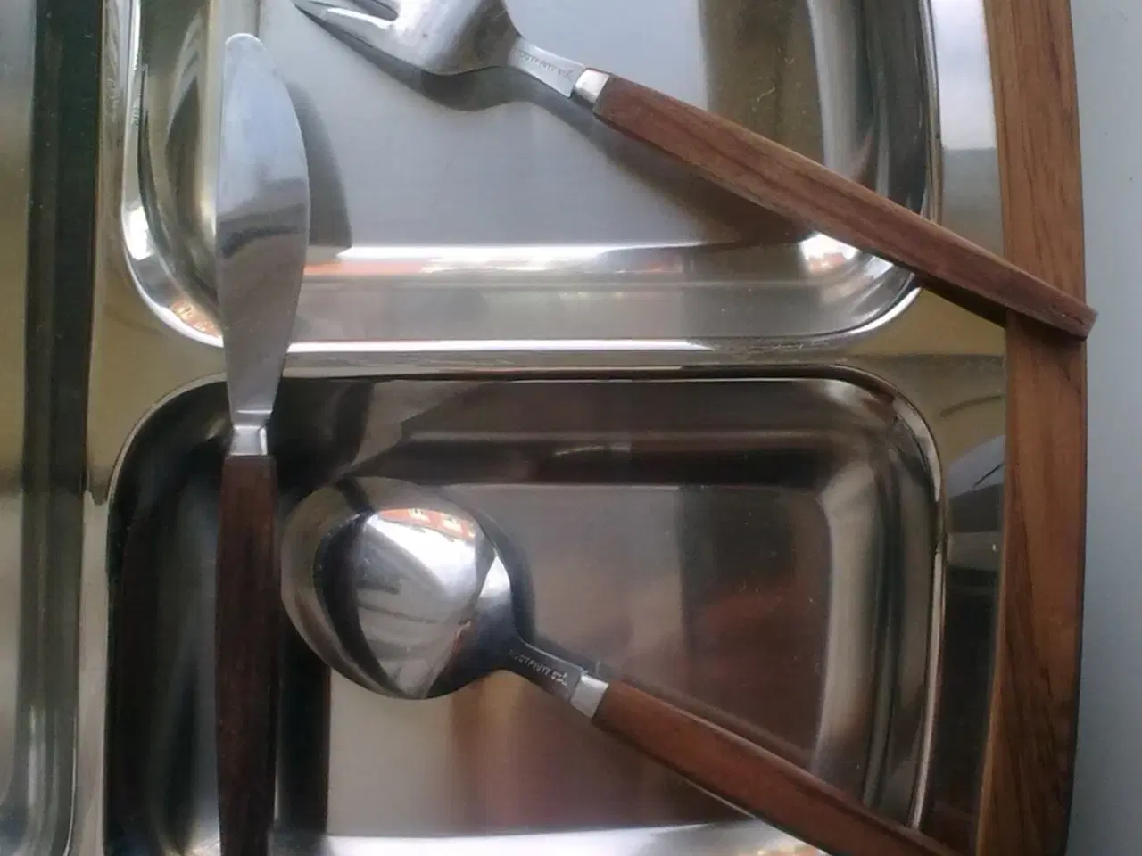 Billede 1 - Tredelt rustfri stål DANSK Design m teak bestik