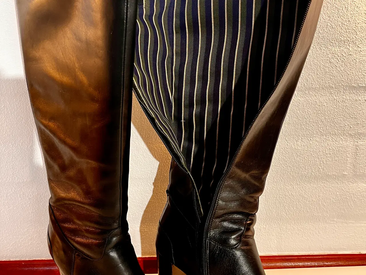 Billede 5 - Tommy Hilfiger sorte lange støvler, str. 40,