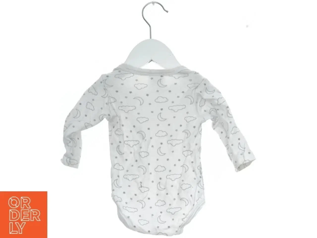 Billede 2 - Baby bodystocking med skyer og stjerner fra Just Too Cute (str. 62)