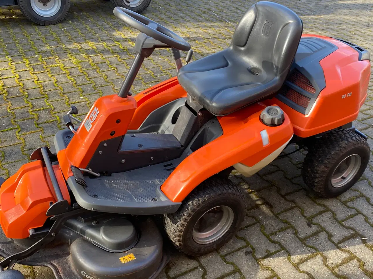 Billede 5 - Husqvarna R216 havetraktor inkl. klippebord