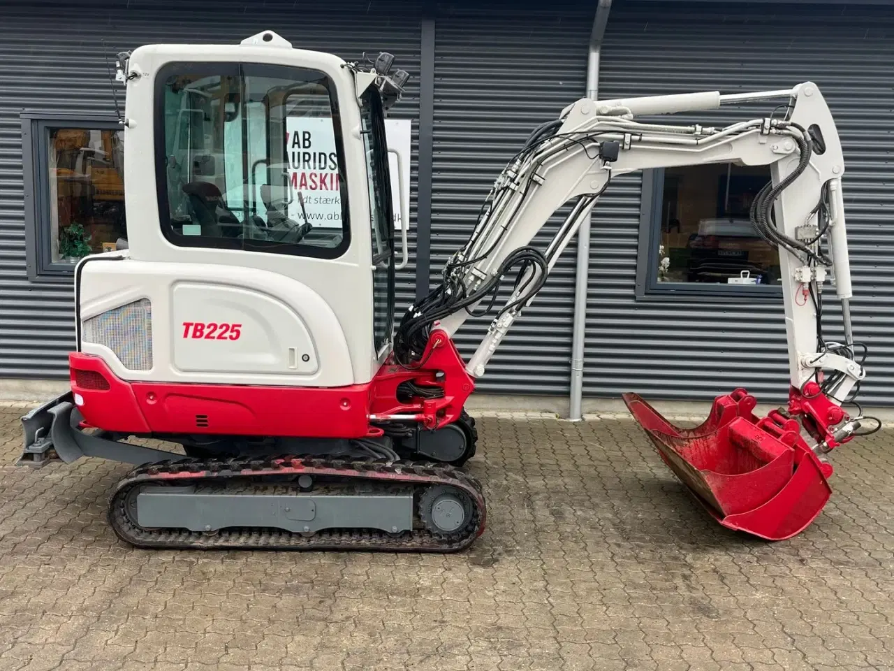 Billede 1 - Takeuchi TB225 Hydraulisk Tiltfæste, centralsmørring +3 skovle