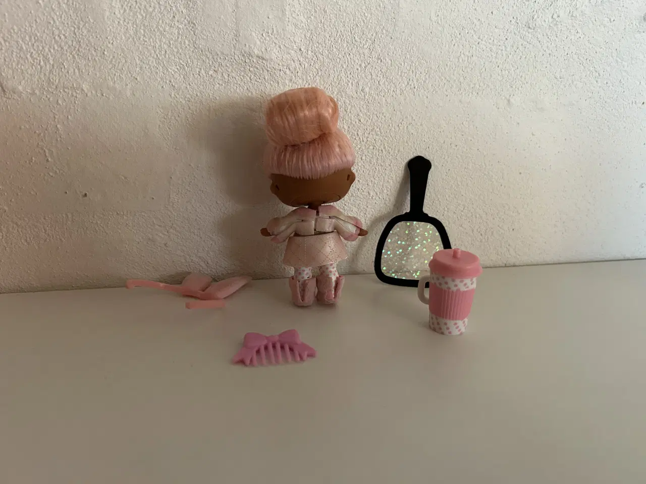 Billede 2 - L.O.L surprise dukke med tilbehør