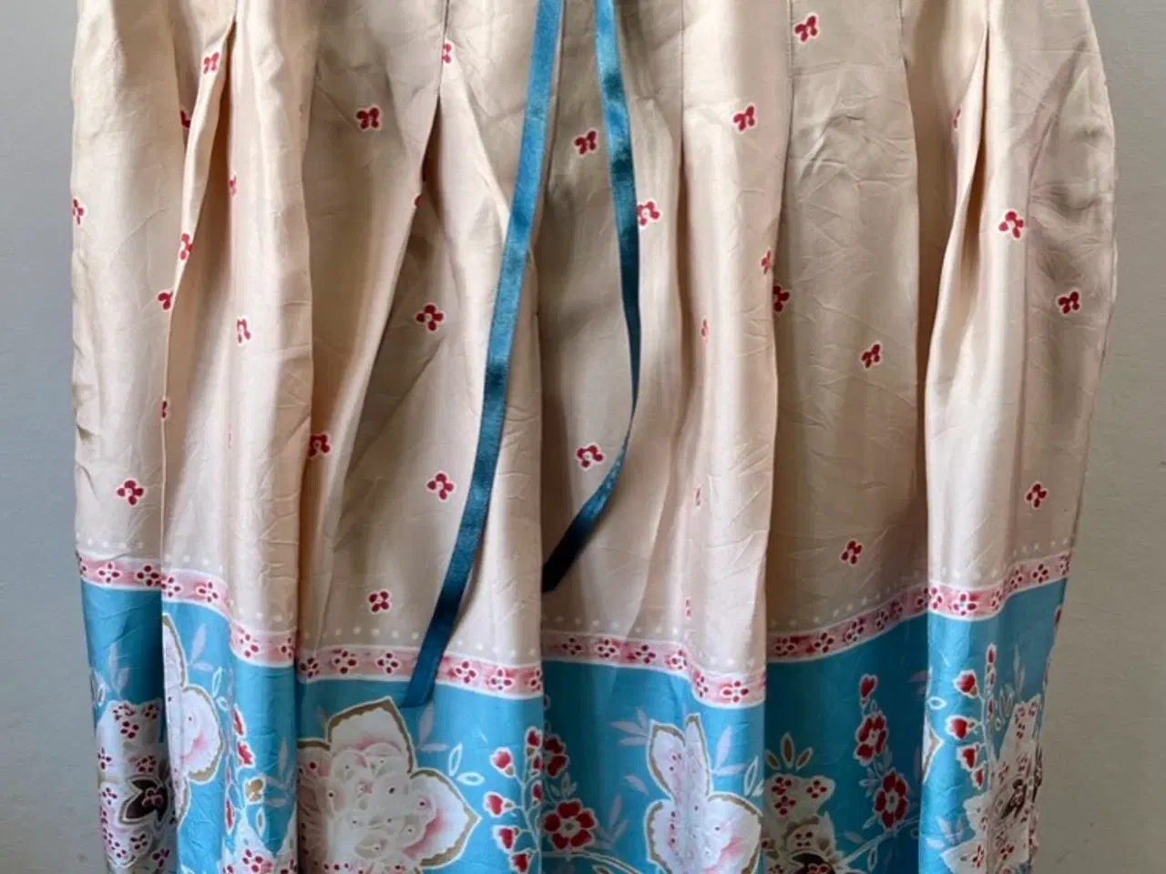 Billede 1 - Massimo Dutti, silkenederdel, str 42