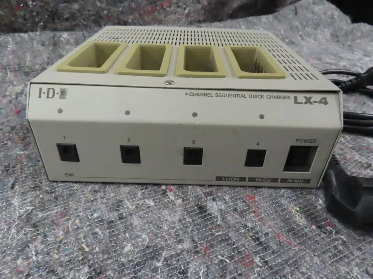 Billede 2 - Oplader til 4 Batterier - I.D.K LX-4 (MOMSFRI)