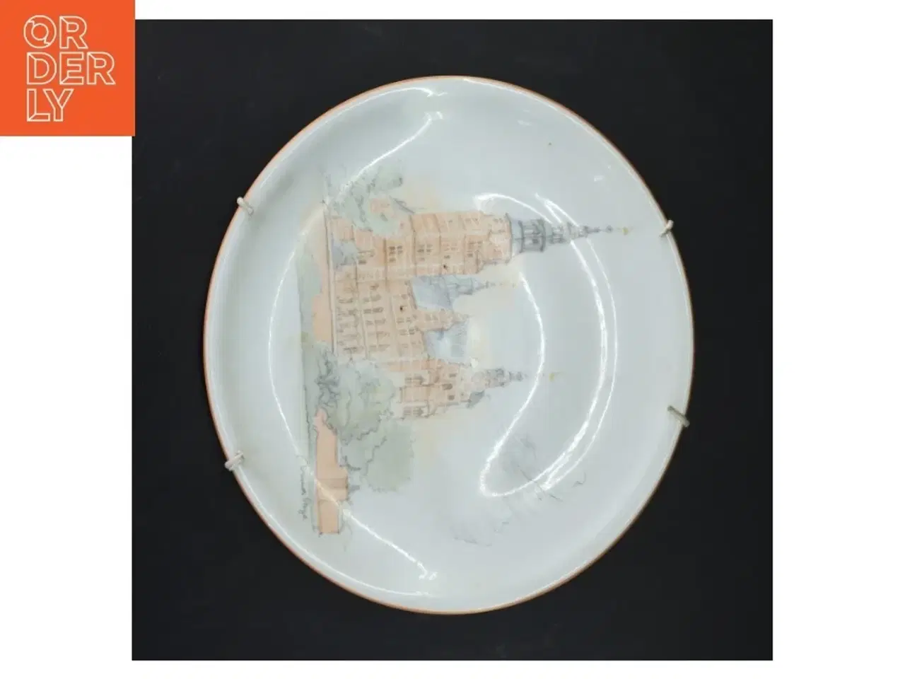 Billede 3 - Porcelænsplatte med slotmotiv (str. Ø 26,5 cm)
