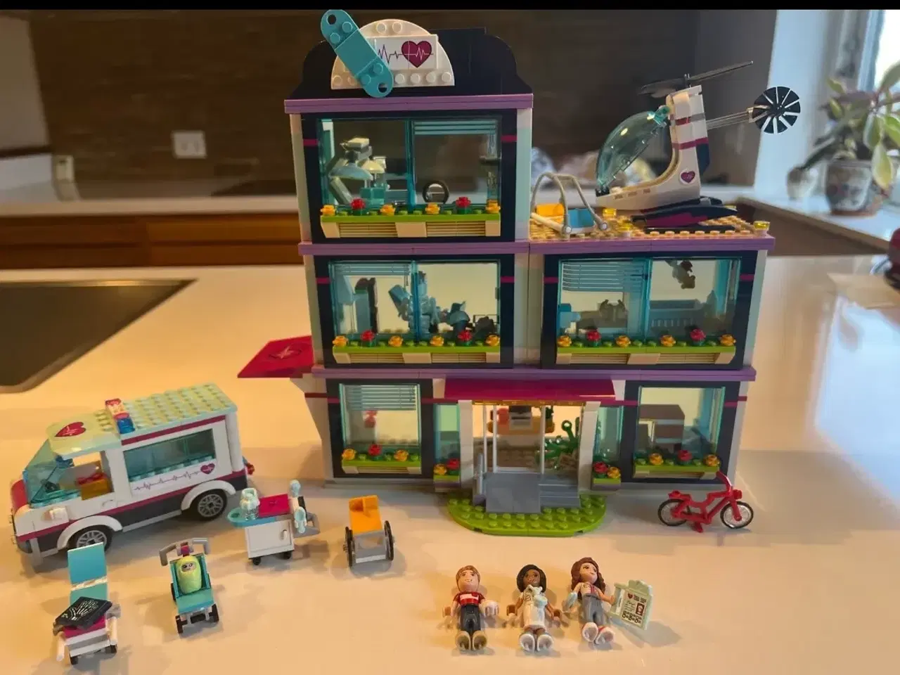 Billede 1 - Lego freinds - Heartlake hospital