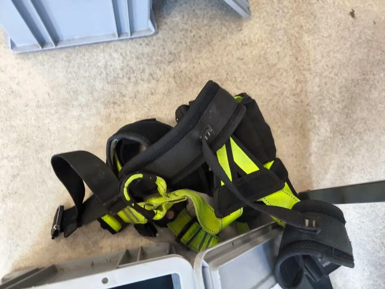 Billede 3 - Kasse m. sikringsgrej samt div.