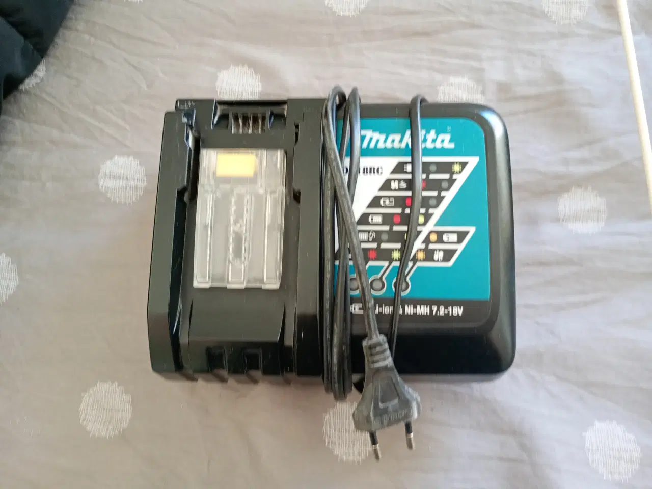 Billede 2 - Original Makita oplader som ny Den virker som