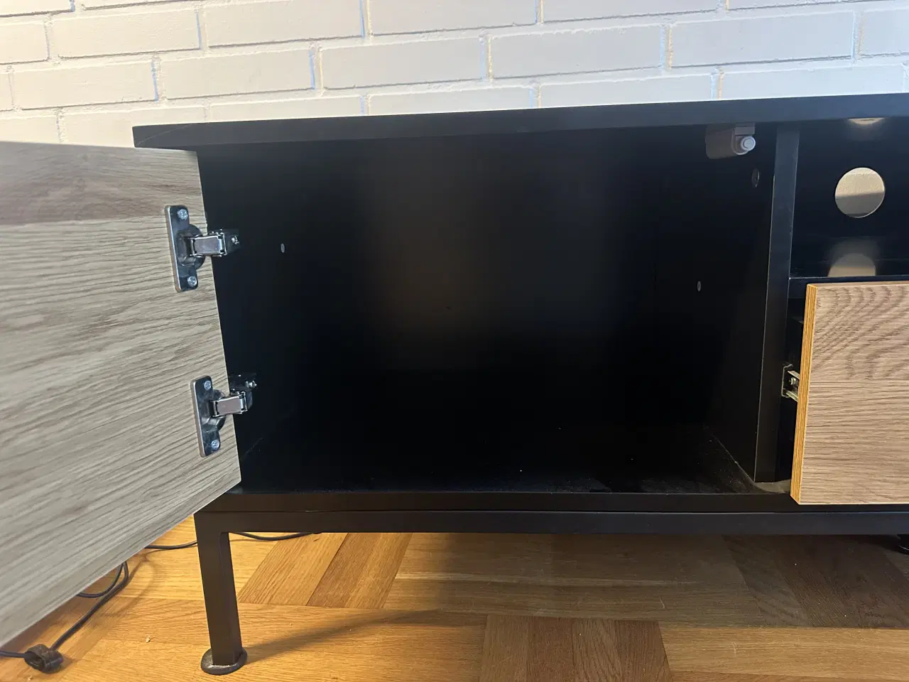 Billede 2 - Flot TV-Bord