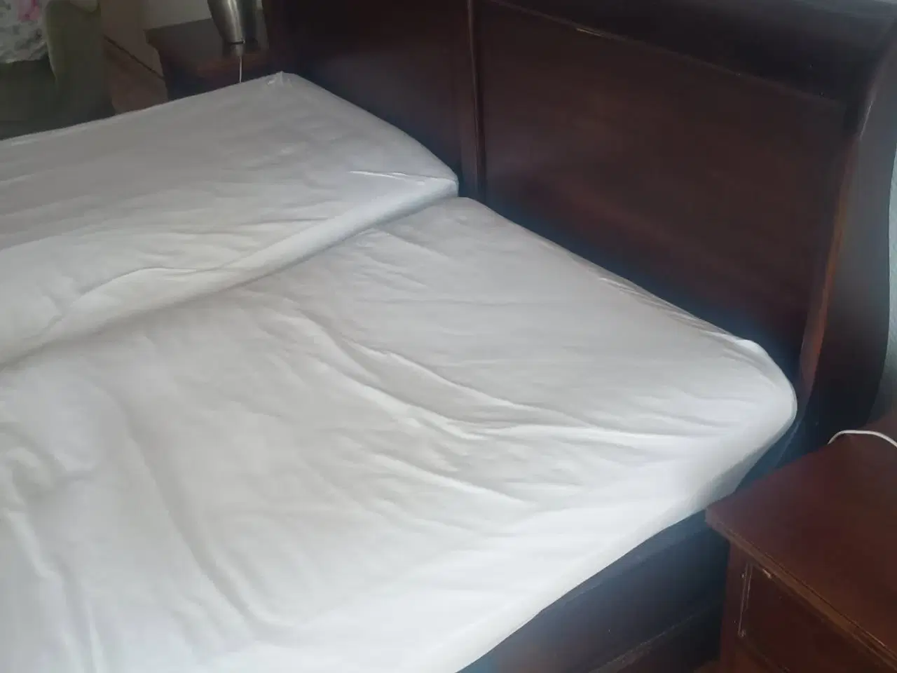 Billede 2 - KVALITETSSENG FRA ILVA MED ELEVATION SAMT NATBORD 