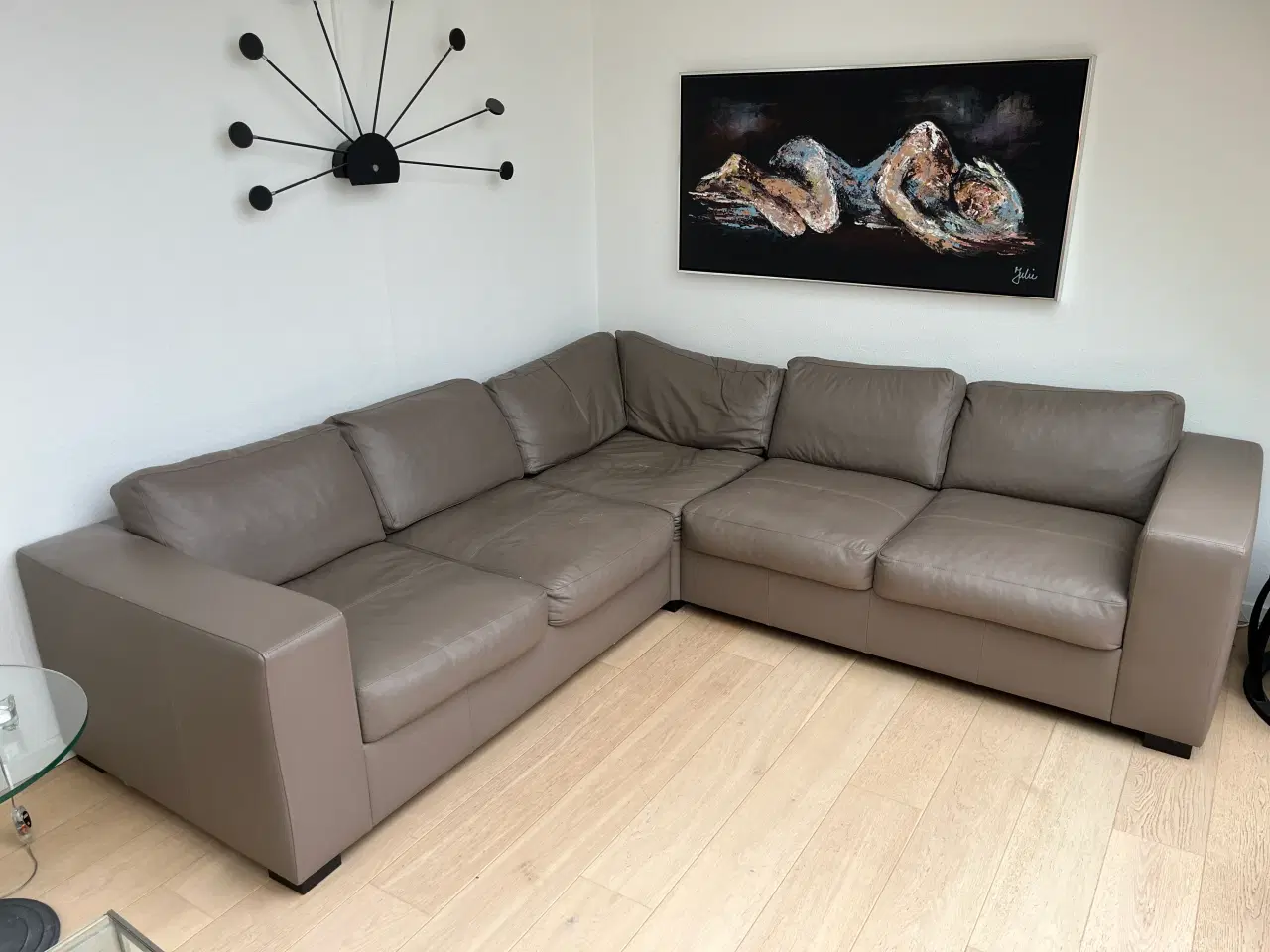 Billede 1 - Hjørnesofa i nougatfarvet læder