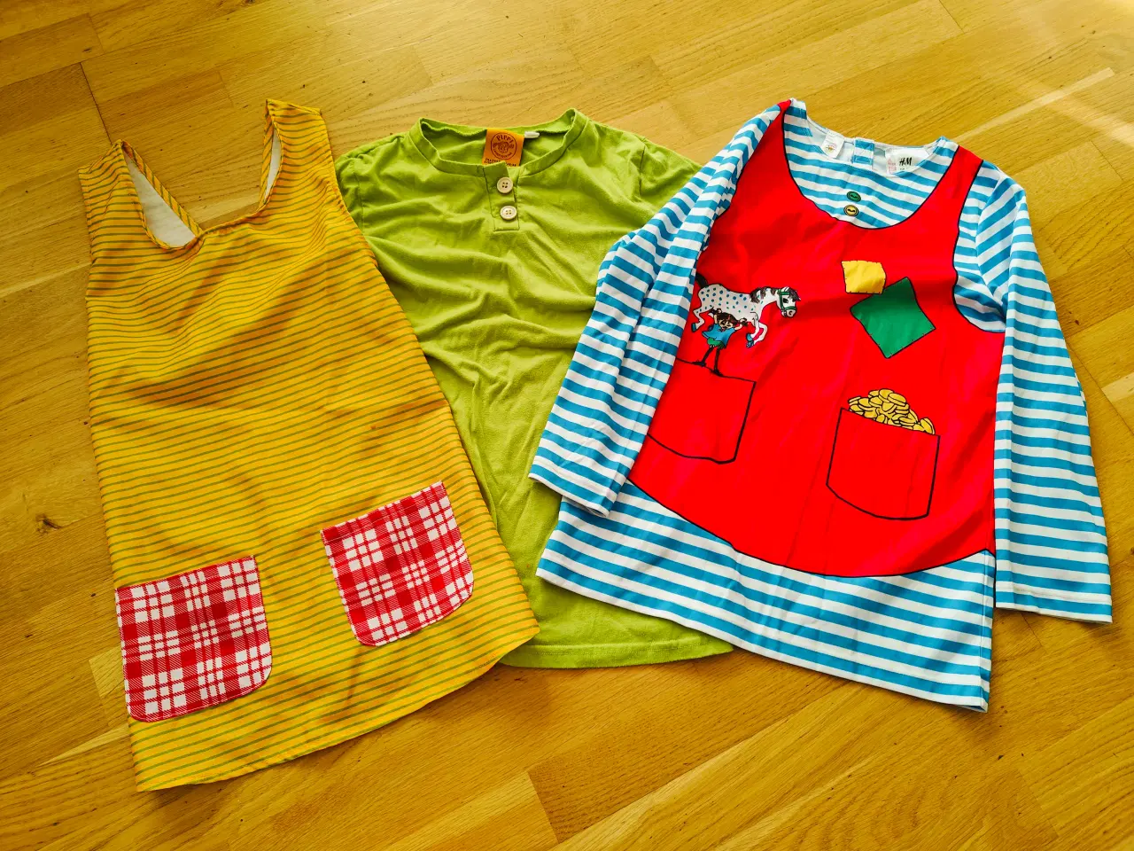 Billede 2 - Pippi tøj, str. størrelse 4-8 år. som nyt.