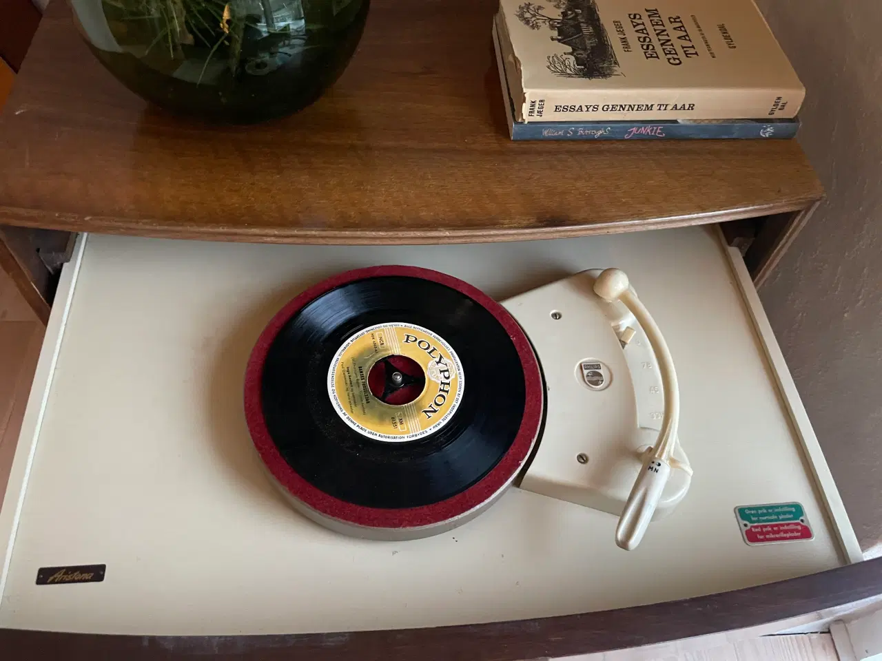 Billede 4 - Charmerende og unikt skuffedarium med indbygget pl