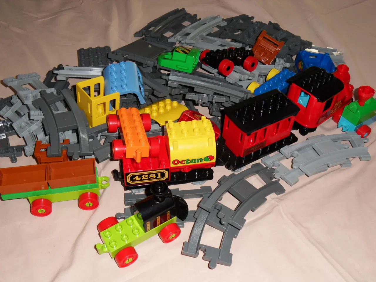 Billede 2 - Lego Duplo. 7 kg. Blandet. Tog. Togbane. Figurer