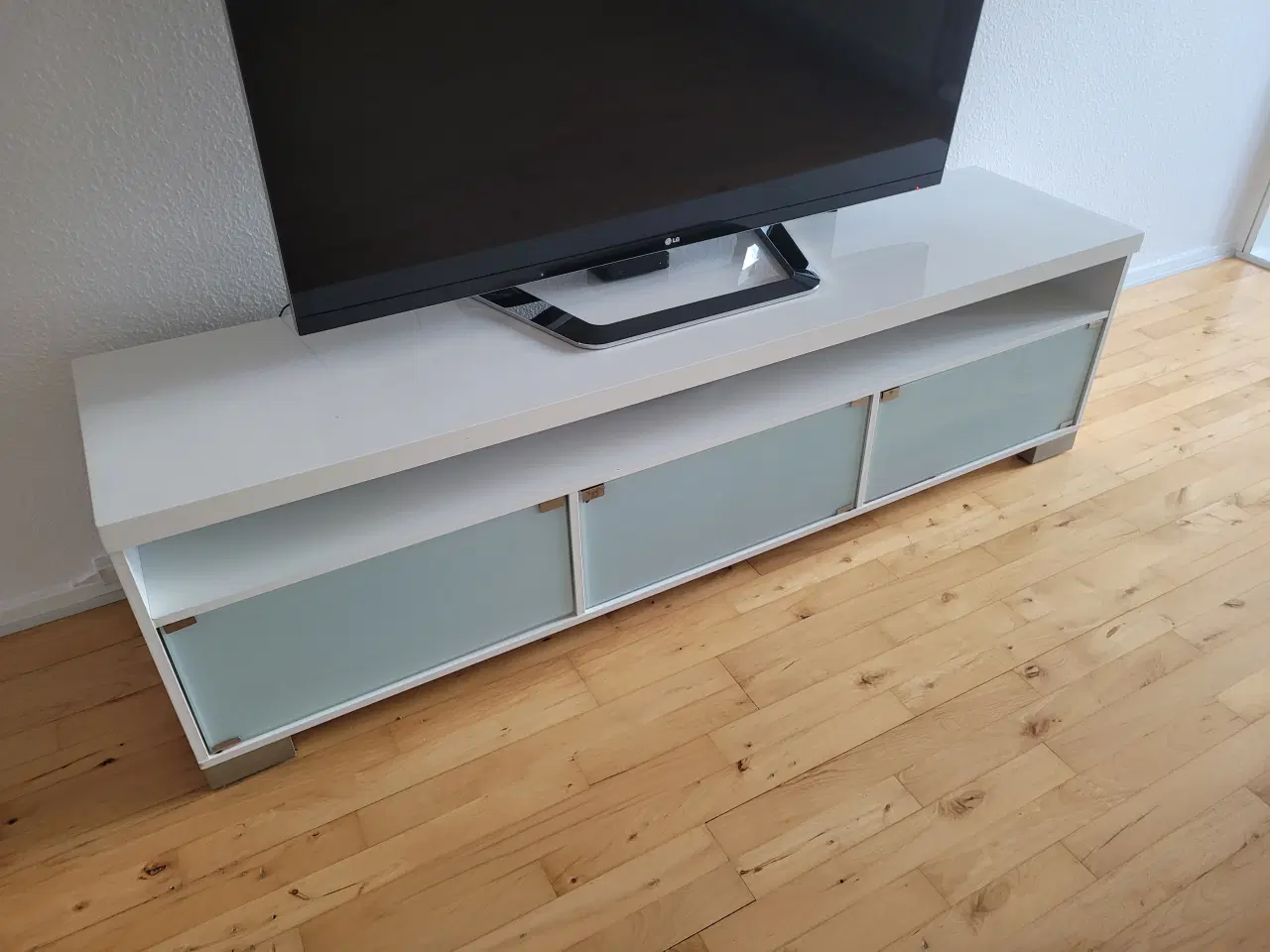 Billede 1 - Tvbord 