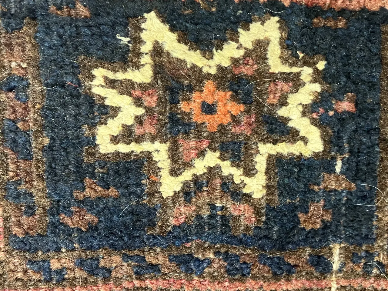 Billede 2 - Beluch - Håndknyttet tæppe 