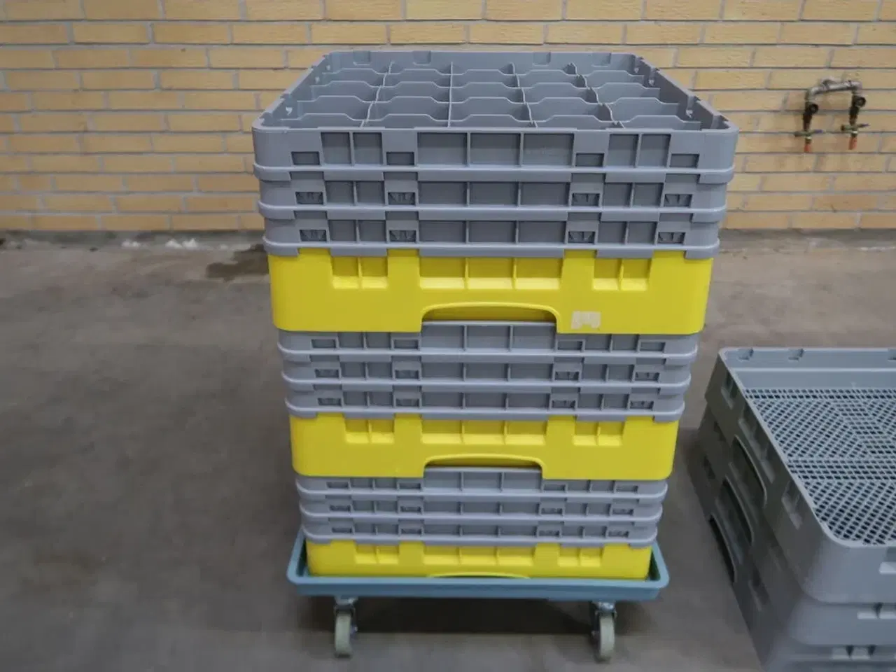 Billede 2 - Lav kurvevogn med 11 stk. opvaskebakker