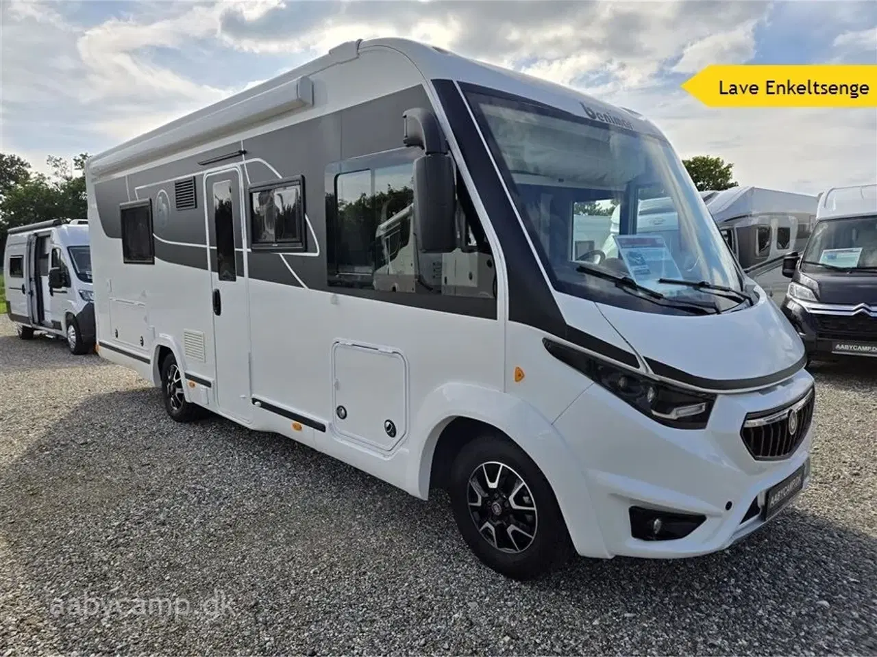 Billede 1 - 2020 - Benimar Amphitryon 957   Lave enkeltsenge. ende badeværelse.face to face siddegruppe.