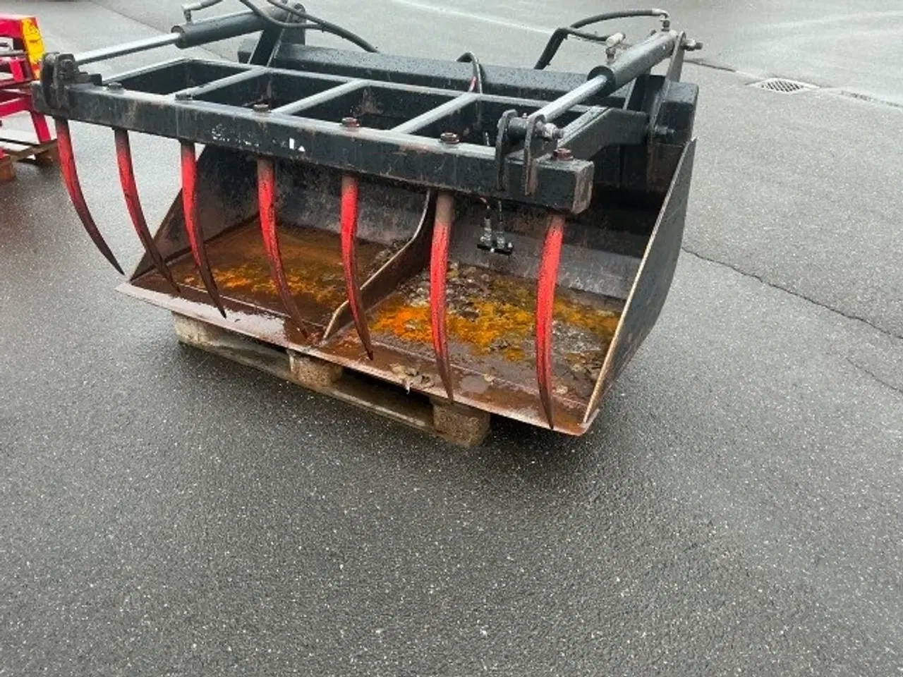 Billede 2 - - - - SKOVL M.OVERFALD