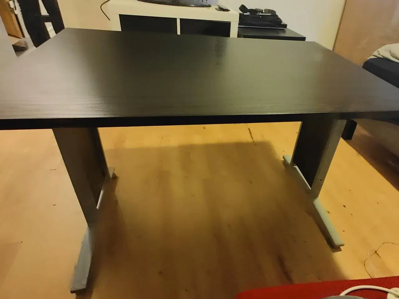 Billede 1 - Skrivebord/gamerbord inkl. ny kabelkanal på 70 cm