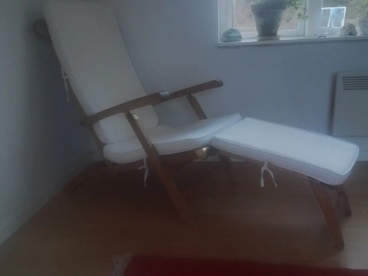 Billede 1 - Lænestol i træ med hynder