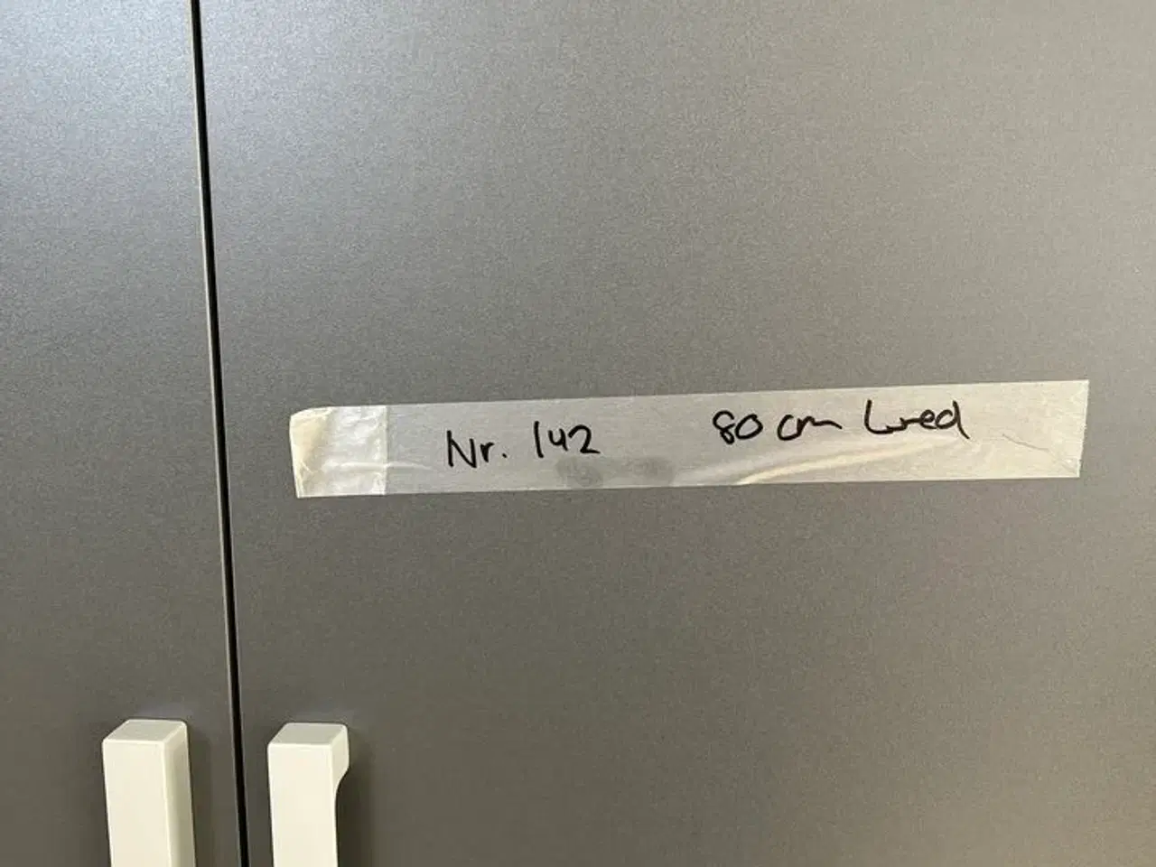 Billede 1 - 1 stk. samlet højskab uden sokkel med 2 hylder og 1 bøjlestang