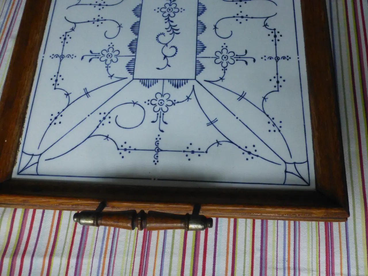 Billede 3 - Musselmalet Porcelæn Bakke M/Træramme 47,5+37 Cm