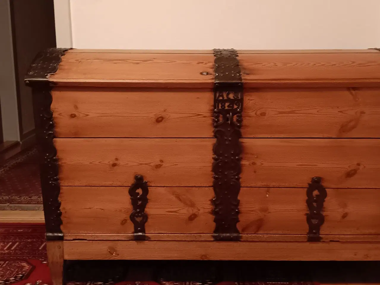 Billede 1 - Antik kiste