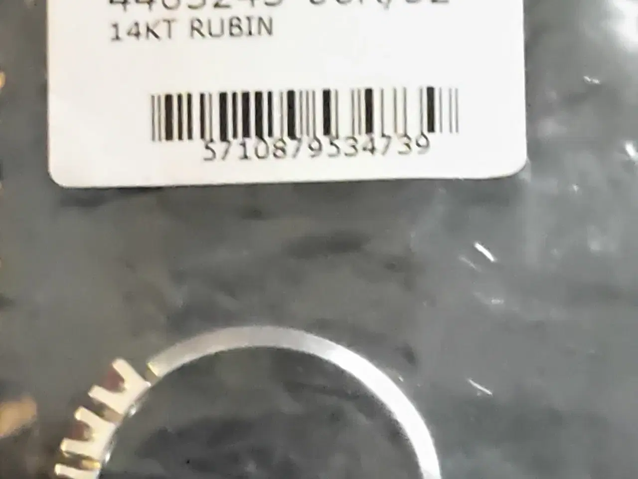 Billede 6 - Meget stilfuld hvidguld ring 585 m. 5 rubiner