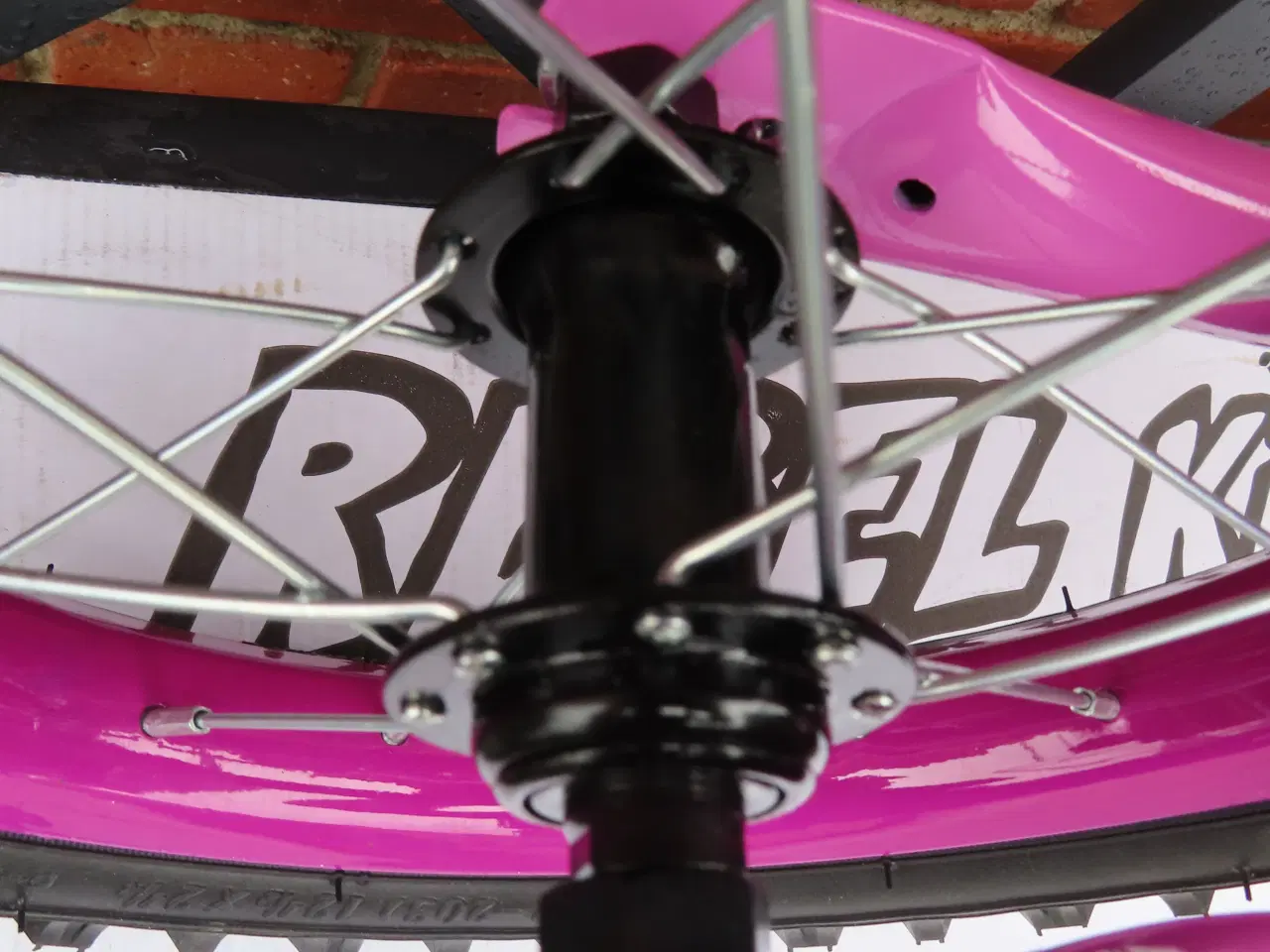 Billede 13 - Helt ny pink løbecykel 1-3 år. Hollandsk kvalitet