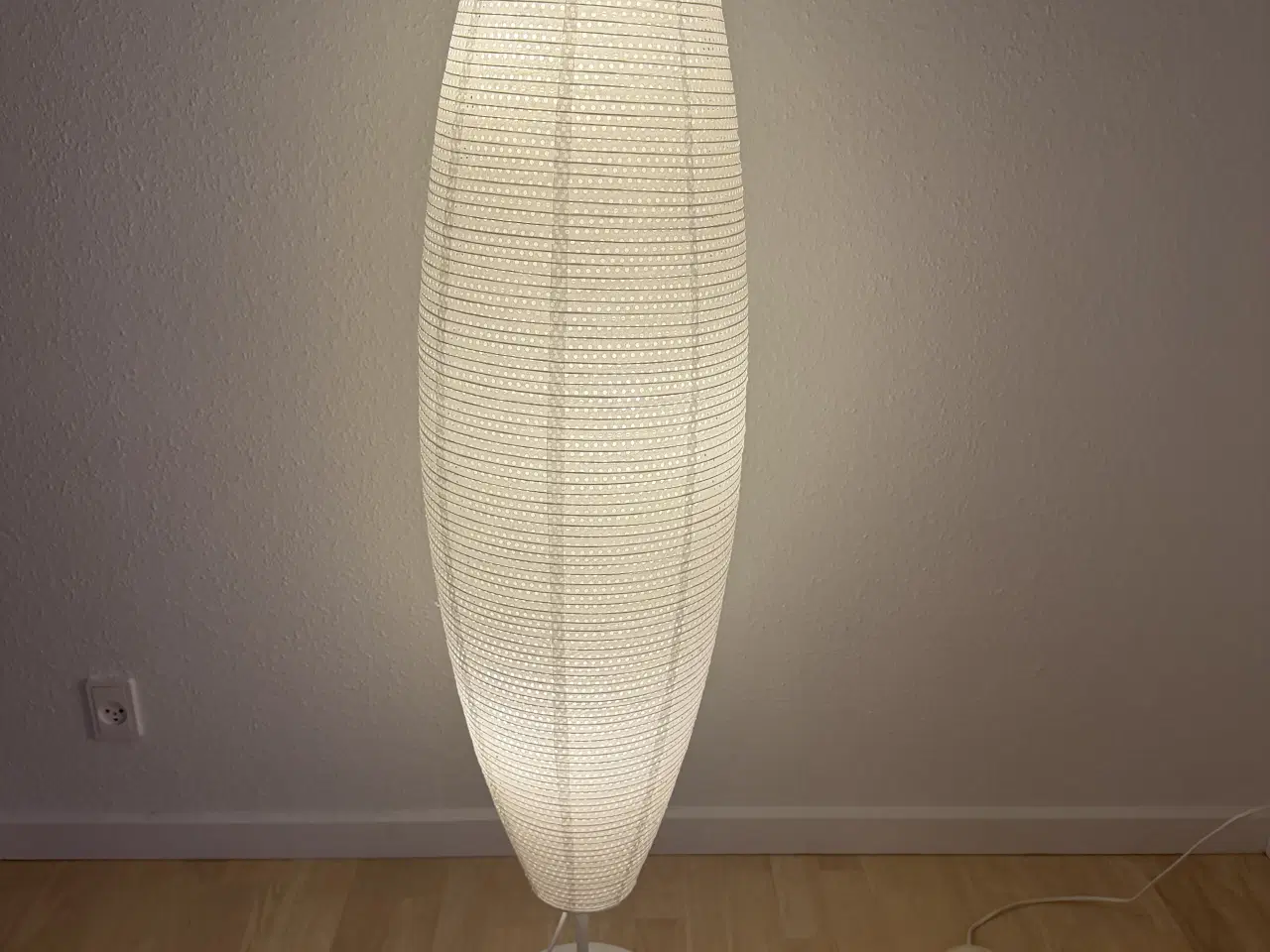Billede 1 - Hvid Gulv lampe 