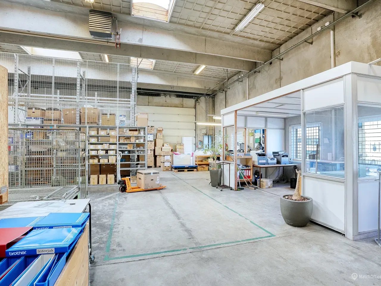 Billede 13 - Højloftet lager med 2 store porte samt administration i 2 etager tæt på E20/E47 og Ring 4
