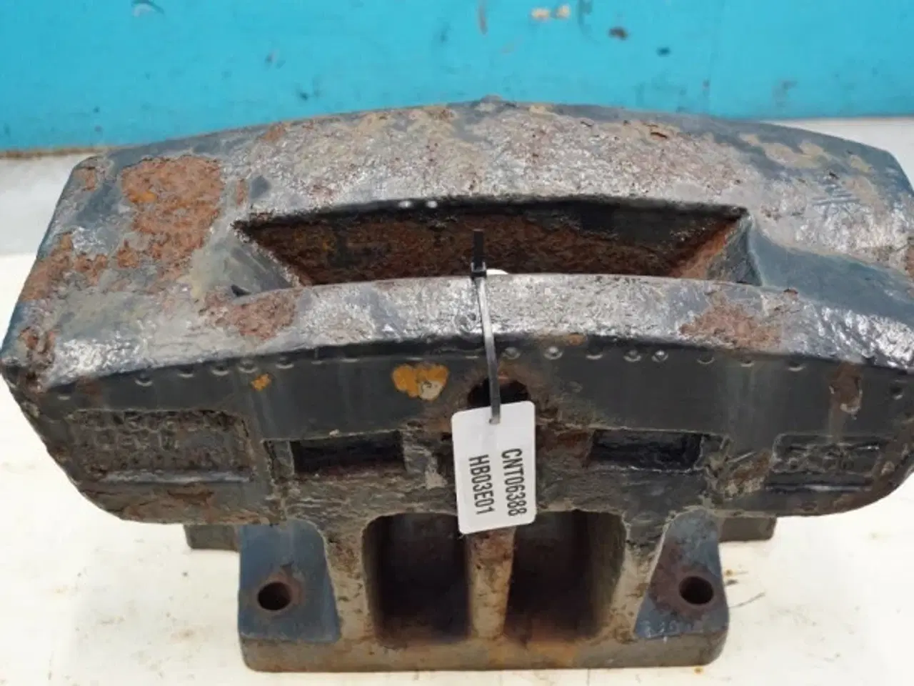 Billede 2 - New Holland TG285 Vægtklods Base 446069A1