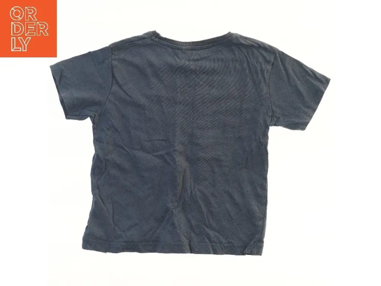 Billede 2 - Børne t-shirt med dinosaur print fra Basic needs (str. 104)