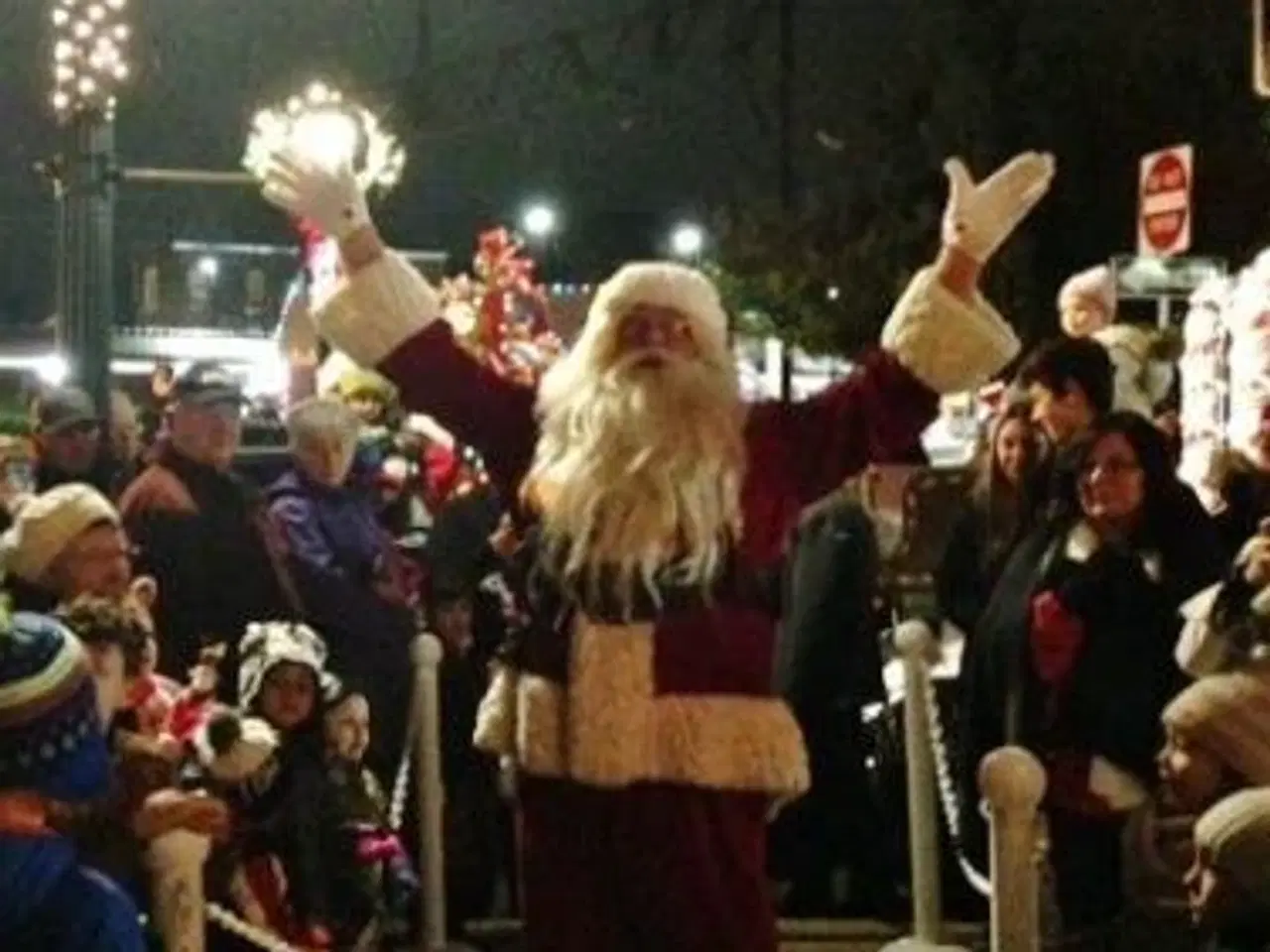 Billede 1 - Lej en julemand juleaften - Den syngende julemand