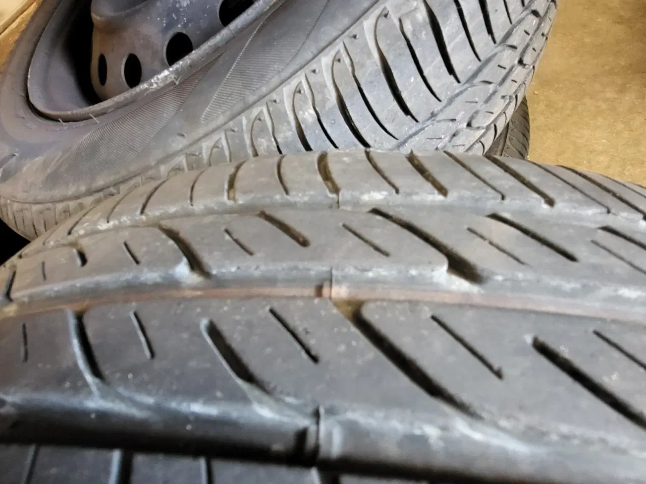 Billede 3 - Sommerdæk på stålfælge til Toyota Yaris 09 - 04