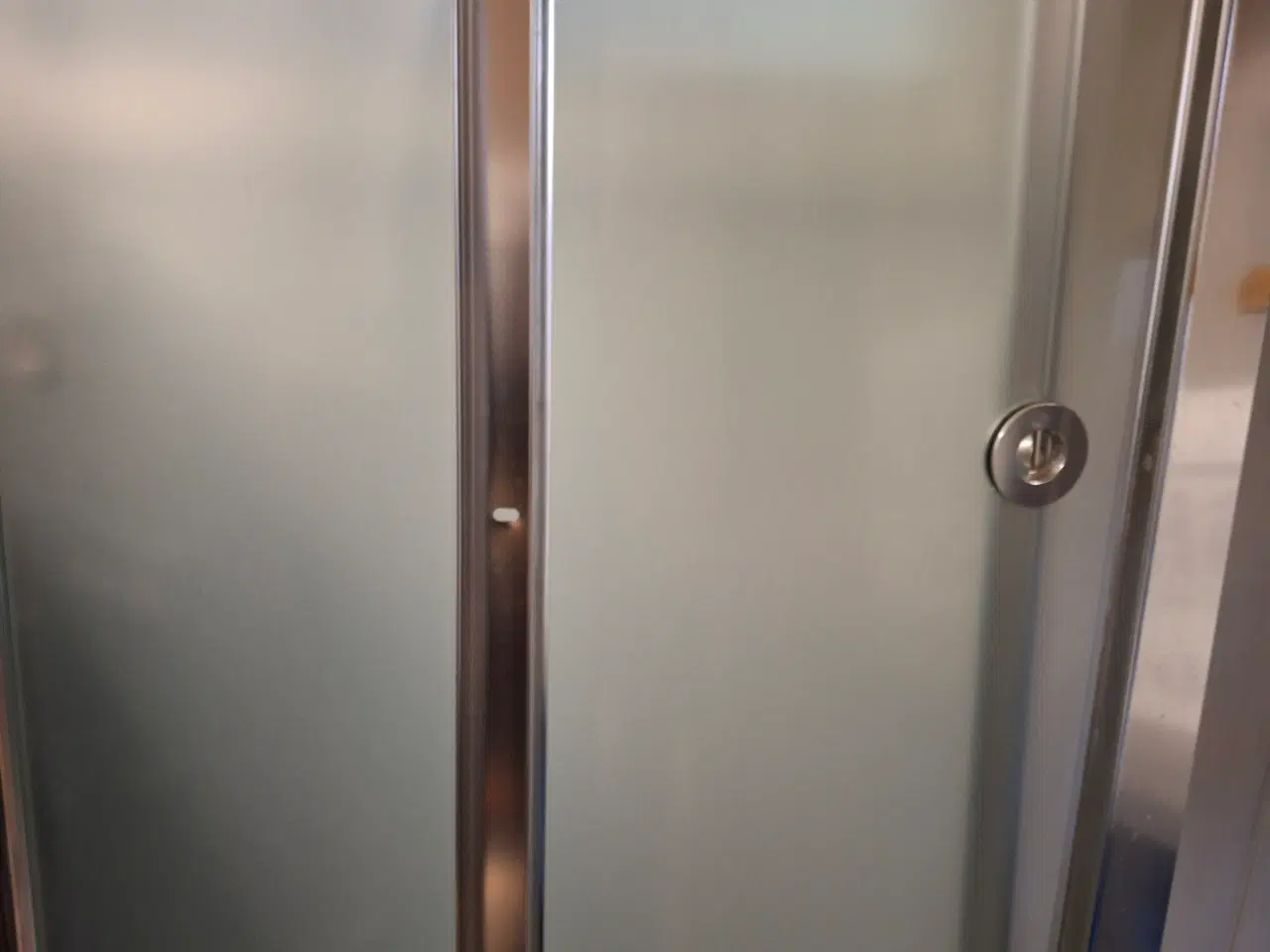 Billede 2 - buet brusevæg ..pæn velholdt ..