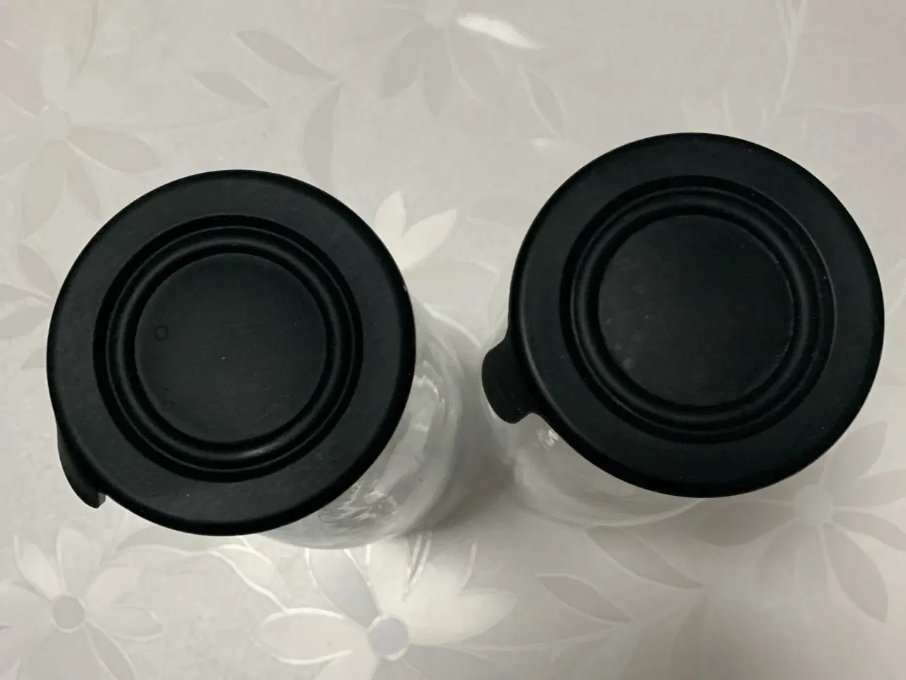 Billede 6 - IKEA glas karaffel med sort låg