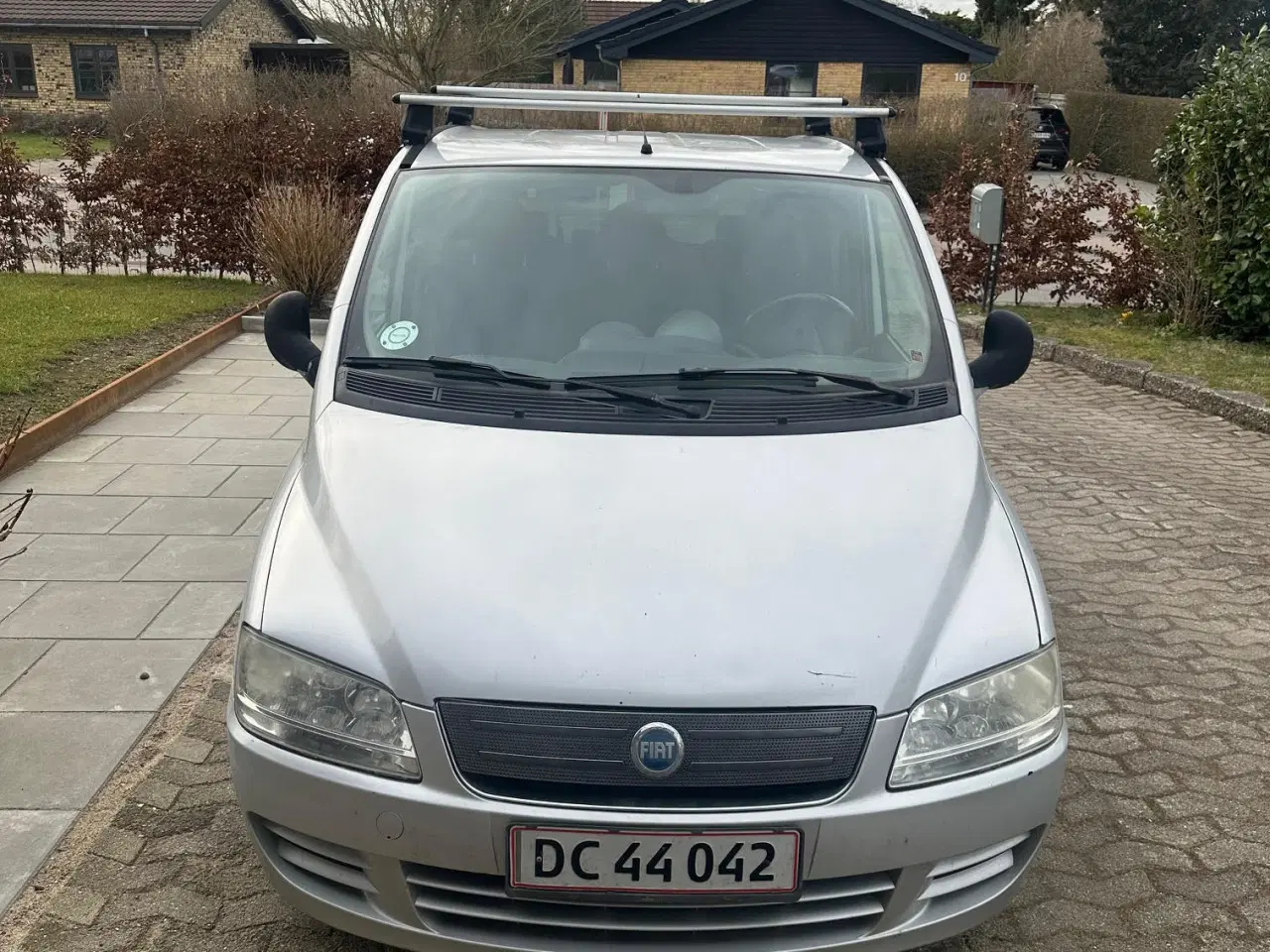 Billede 1 - Praktisk 6 sæders med 1,5 år til syn