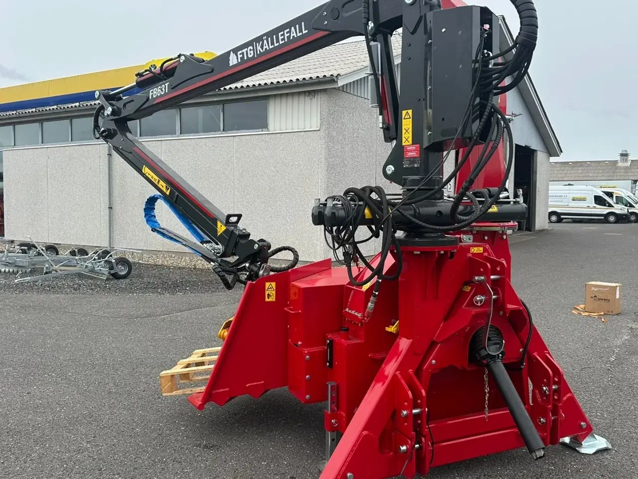 Billede 6 - TP 270 PTO K med FTG 6,3m kran med fjernbetjent joystick.