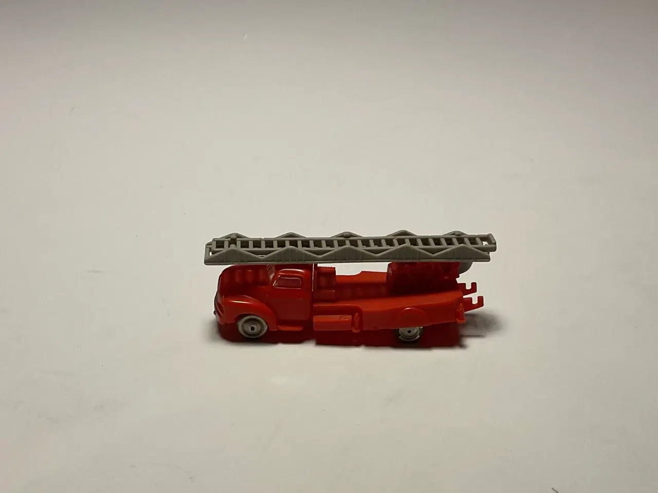 Billede 5 - Lille Lego brandbil ( længde 9 cm )