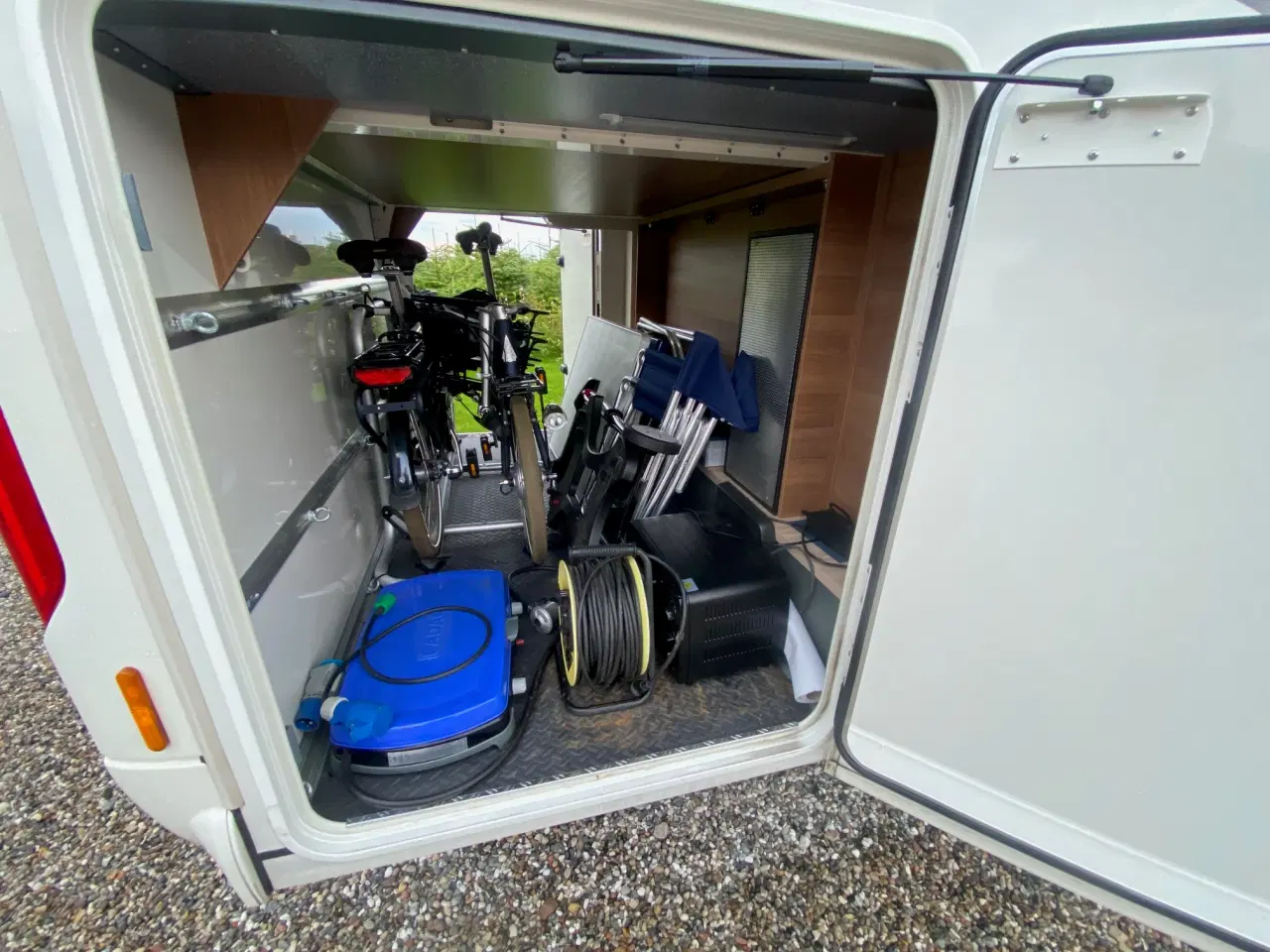 Billede 12 - Helintegreret lux camper , Queensbed, 3500kg, aut.