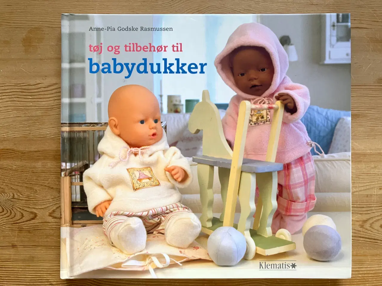 Billede 1 - Tøj og tilbehør til babydukker