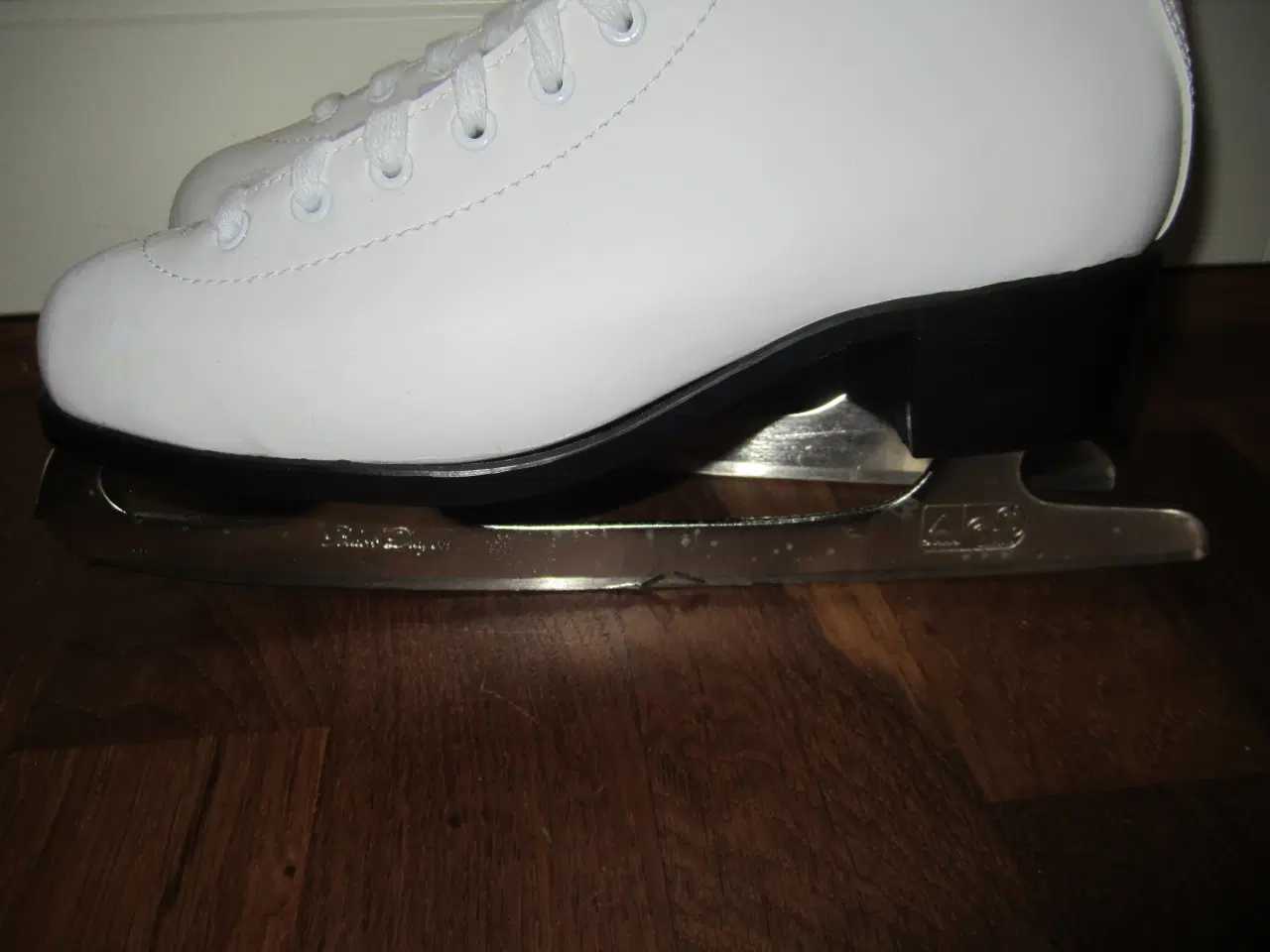 Billede 3 - Flotte KUNSTSKØJTER. Str. 39.