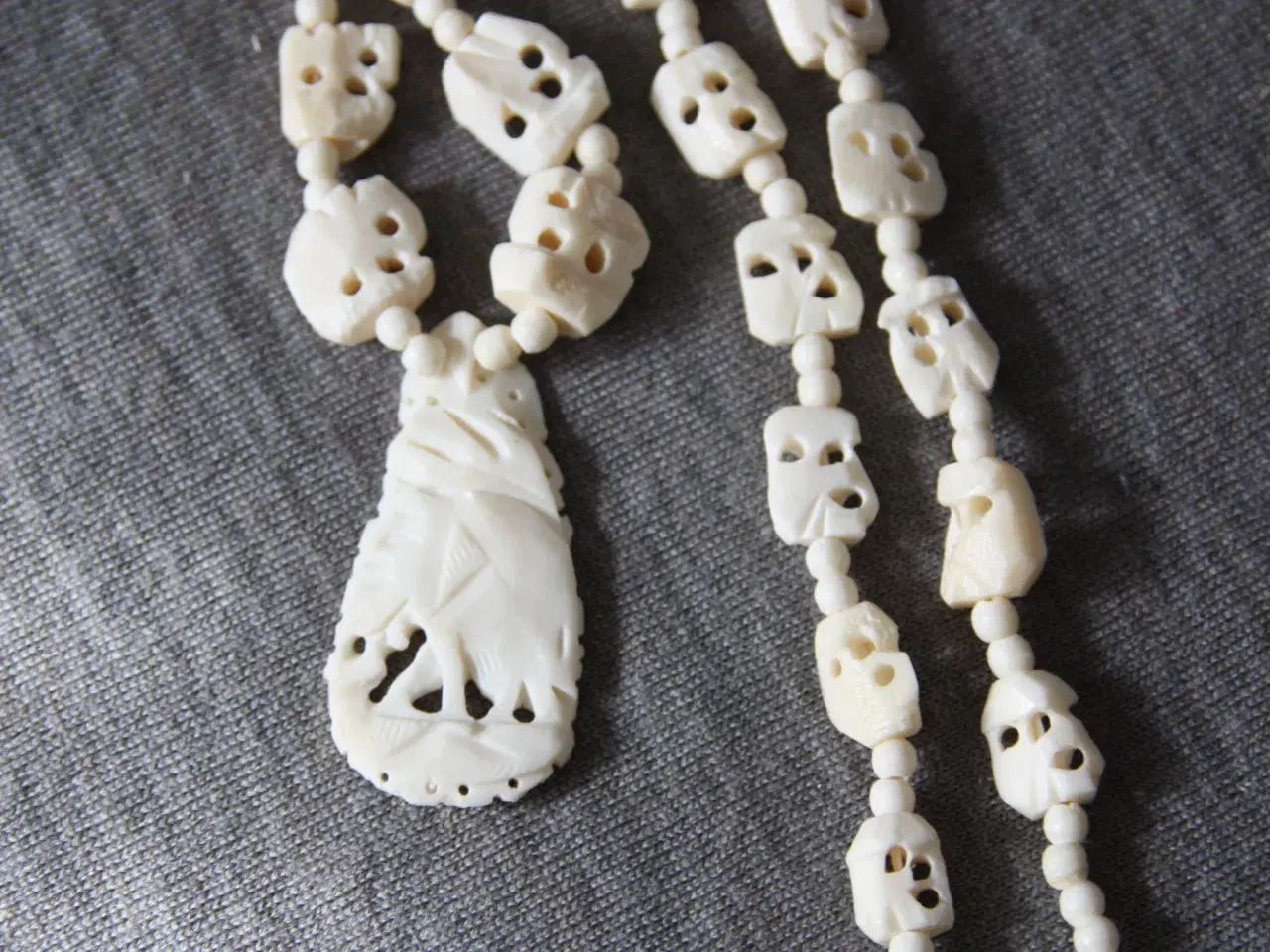 Billede 4 - Smukt udskåret halskæde i elfenben 41 cm