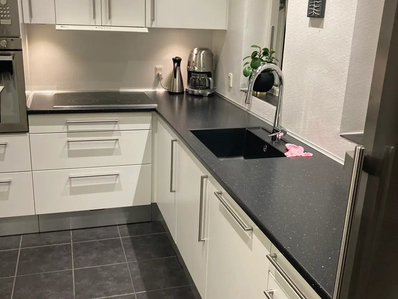 Billede 2 - Flot komplet køkken med Micro ovn og ovn og kølesk