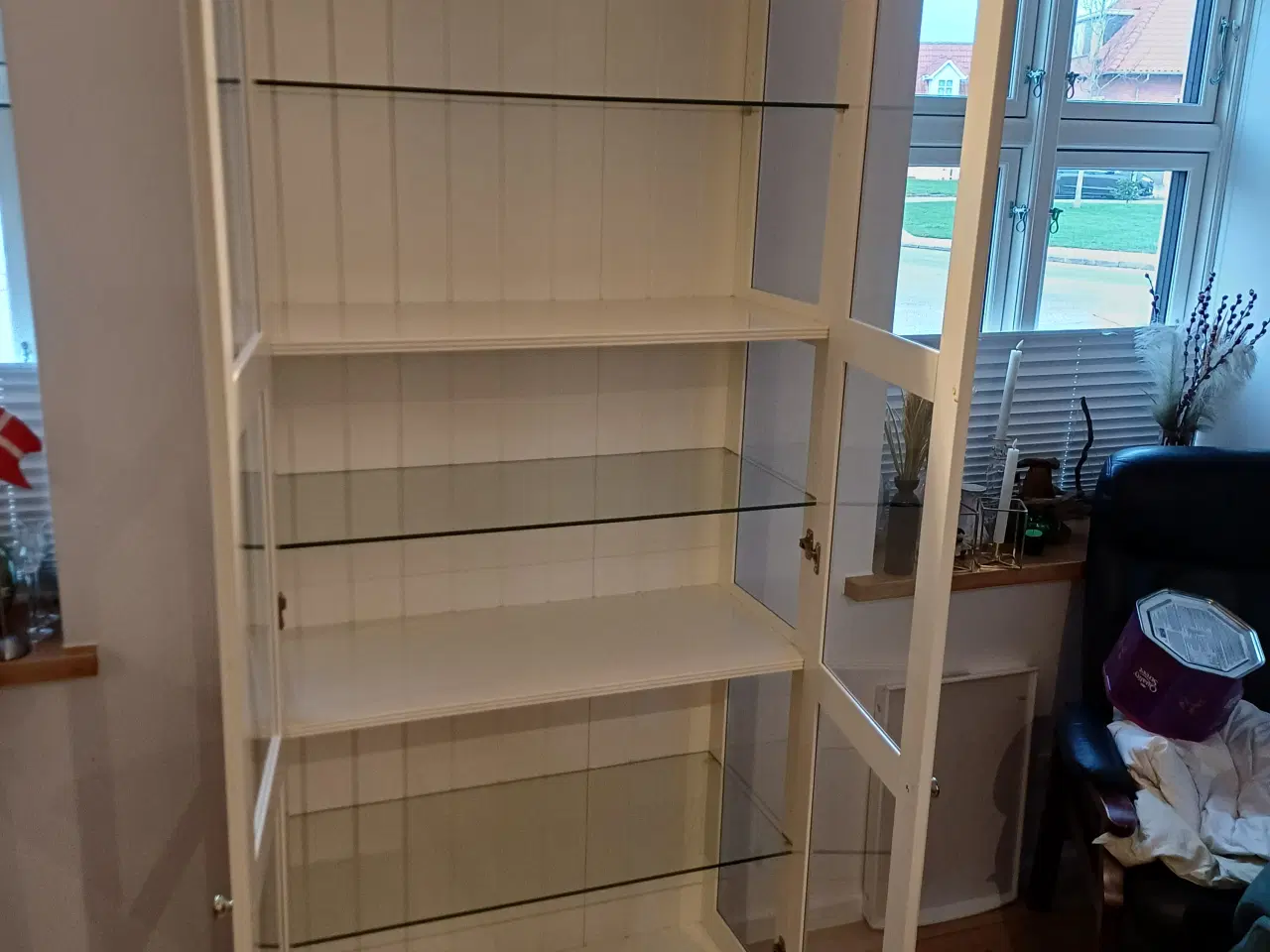 Billede 1 - Vitrineskab hvidt m/glashylder