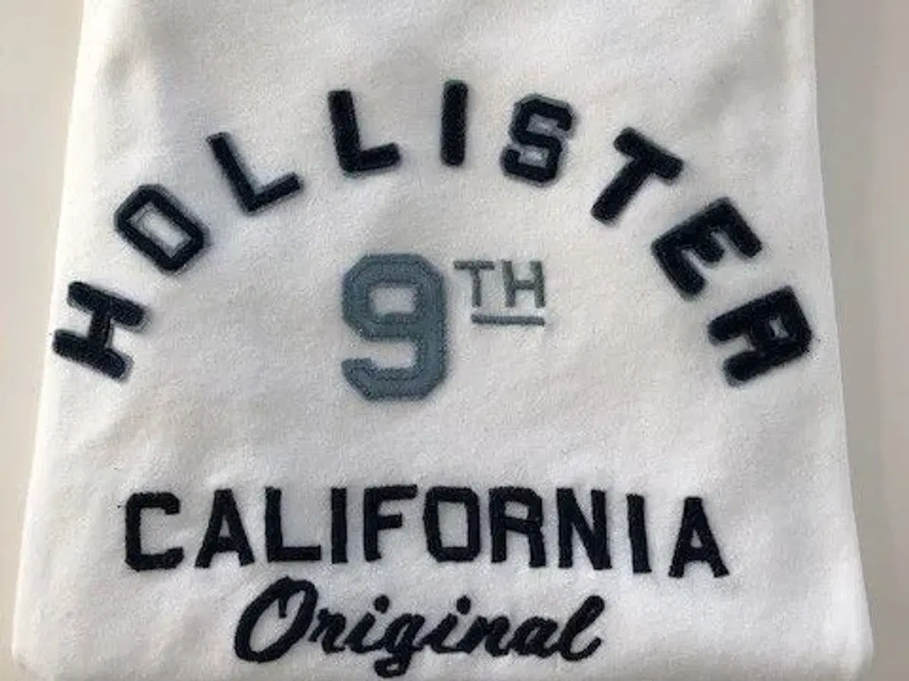 Billede 1 - Hollister T-shirt